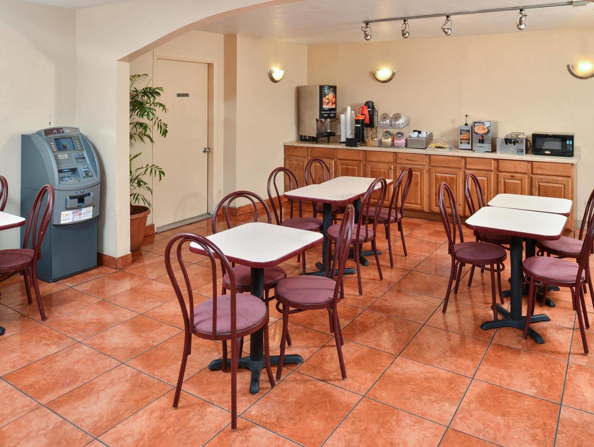Days Inn By Wyndham Albuquerque Northeast Εξωτερικό φωτογραφία