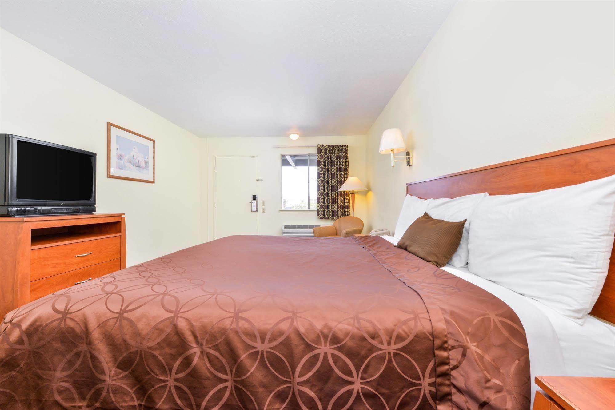 Days Inn By Wyndham Albuquerque Northeast Εξωτερικό φωτογραφία